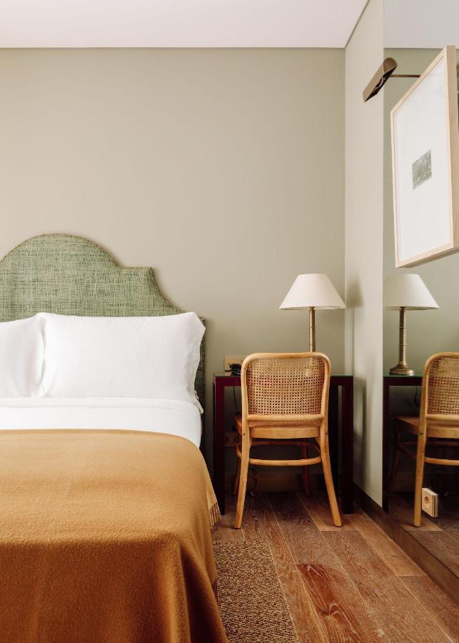 Mini Deluxe Room